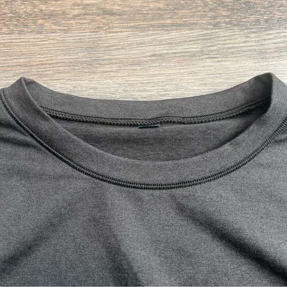 Vuori Women’s Chocolate Brown Long Sleeve Ruched Side Top PTP 16” Small - Picture 3 of 10